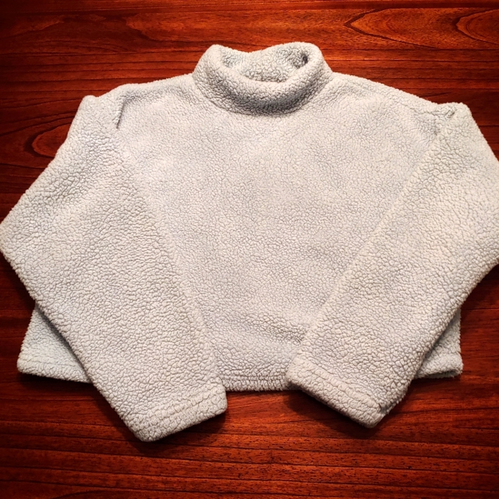 Forever 21 Fuzzy Long Sleeved Cropped Sweater